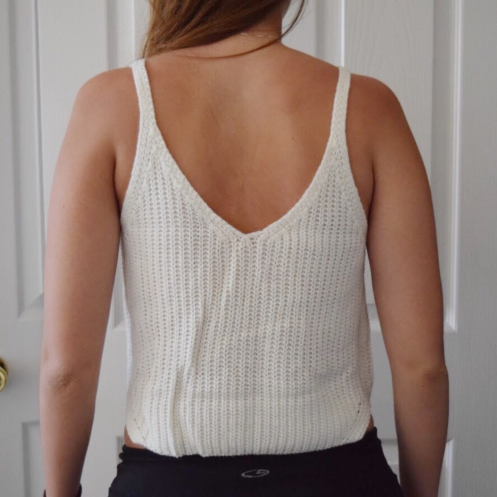 ❌ SOLT OUT❌ White Ribbed Knit Crop Top - Picture 4 of 5